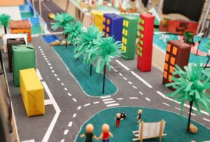 como fazer maquete maquete thumbnail ruas carros prédios casa árvores coqueiros bancos pessoas pedestres